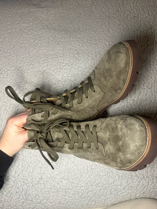 Worn once VIONIC Lani Olive Suede Lace-Up Water Repel. Combat Boots Size 7 - Picture 5 of 10